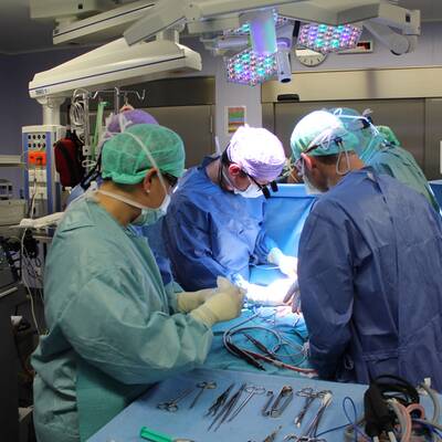 Siamesische Zwillinge 8 Tage nach Geburt getrennt