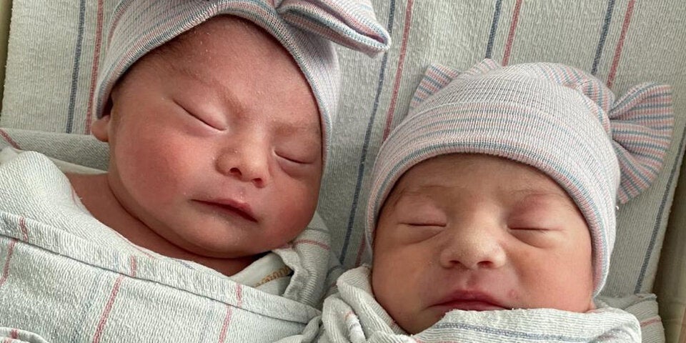 Zwillinge in verschiedenen Jahren geboren