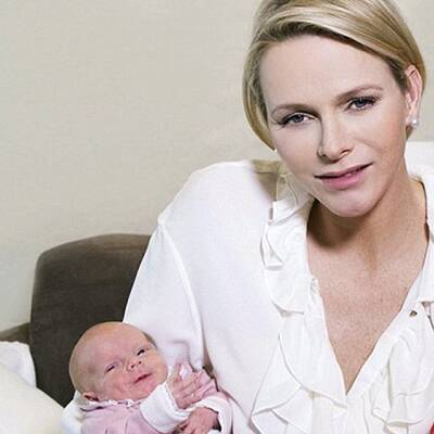 Gabriella und Jaques in süßen Stramplern.