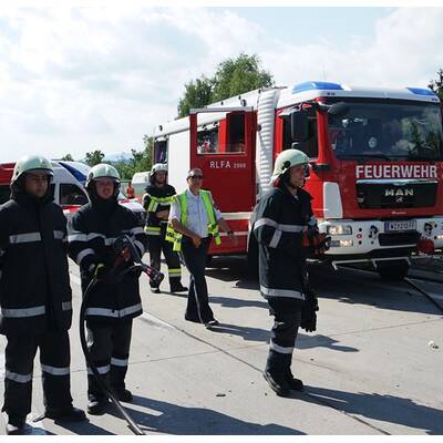 Karambolage auf A2 - Lkw kollidiert mit mehreren Pkw